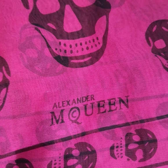 Scarf - Picture 3 of 6